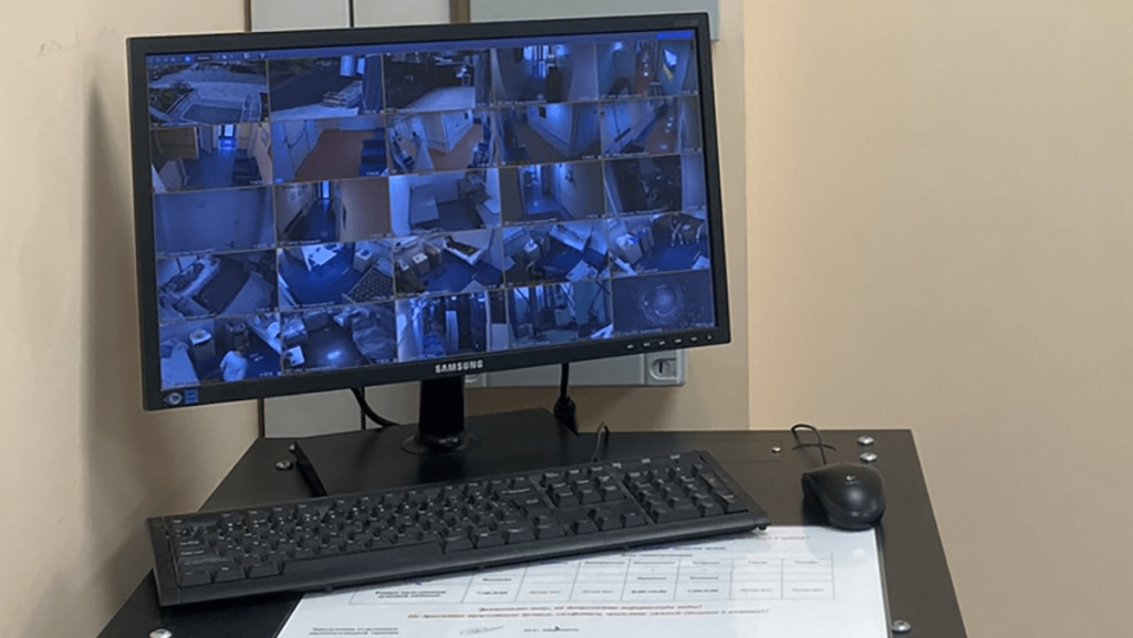 Producción y ensamblaje
24 cámaras, sistema de alarma autónomo